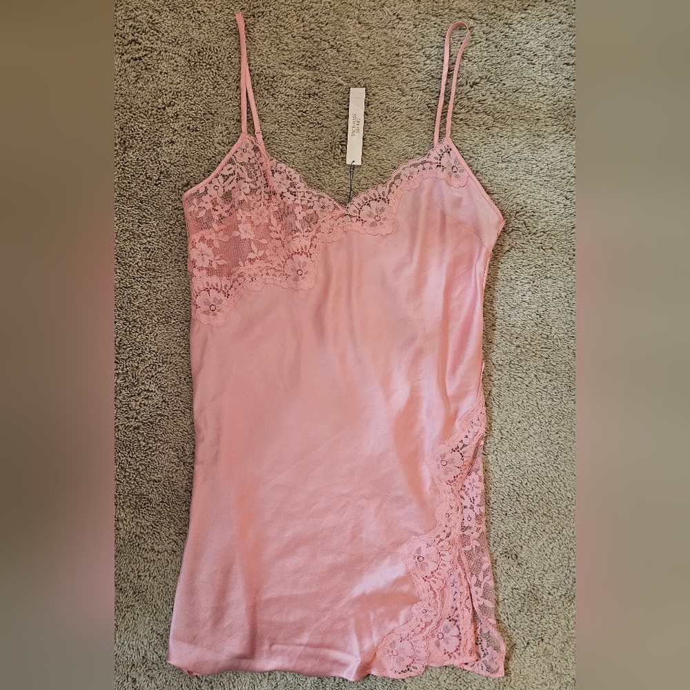 NWT Victoria's Secret Dare to Dream Lace & Satin Slip Pink Medium - Picture 4 of 5